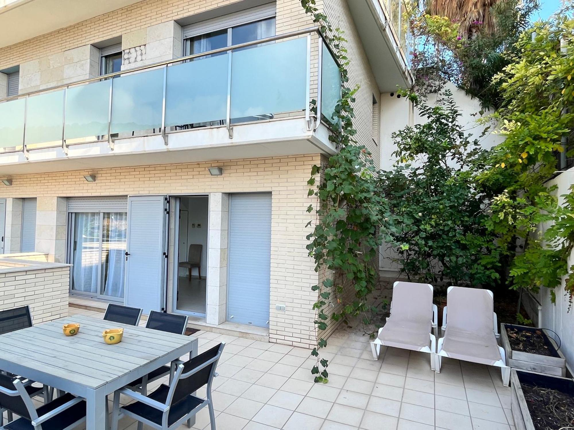 Tranquil Duplex In Sitges, Barcelona,sea Views, Parking, Terrace Appartement Sitges